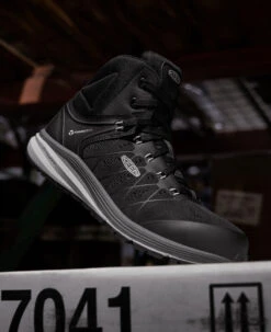 Keen Men's Vista Energy Mid (Carbon-Fiber Toe) | Vapor/Black -Keen 1024588 PDP RightImage