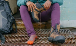 Keen Men's Revel IV Polar Waterproof Boot | Dark Earth/Caramel Cafe -Keen Revel1024136PDPLifestyle1