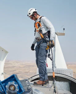 Keen Men's Camden 8" Insulated Waterproof Boot (Carbon-Fiber Toe) | Leather Brown/Black -Keen SDD 1014 Camden 1027690 Left Image 1